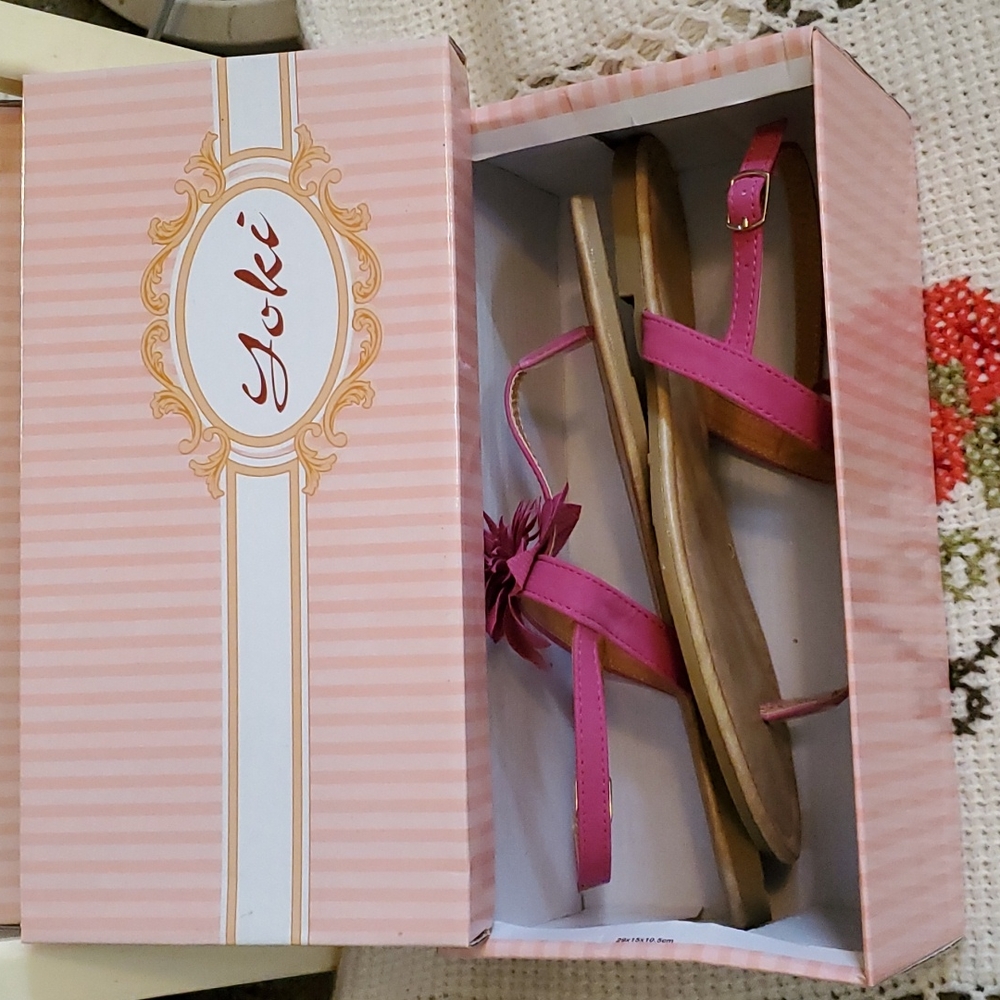 NIB Fuschia T Strap Sandals - Picture 9 of 9